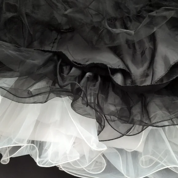 Modcloth  Black + White Mid Petticoat Skirt - Picture 4 of 4
